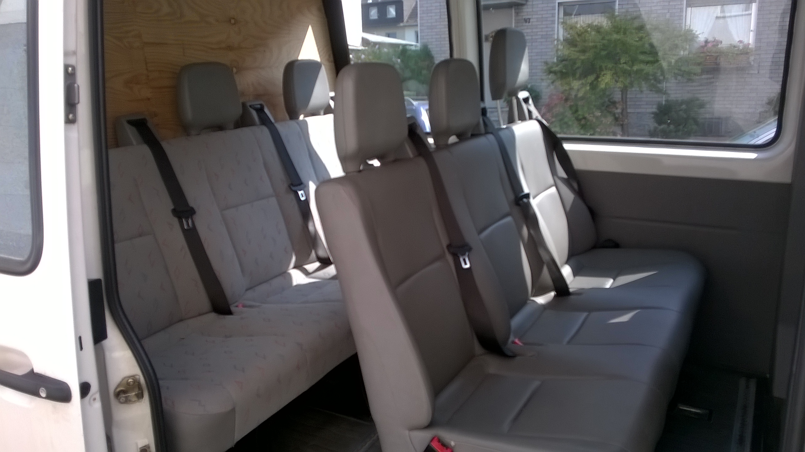 Weisser2 Bus Sitze